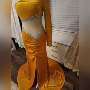 Yellow Velvet 💛 Prom, Large